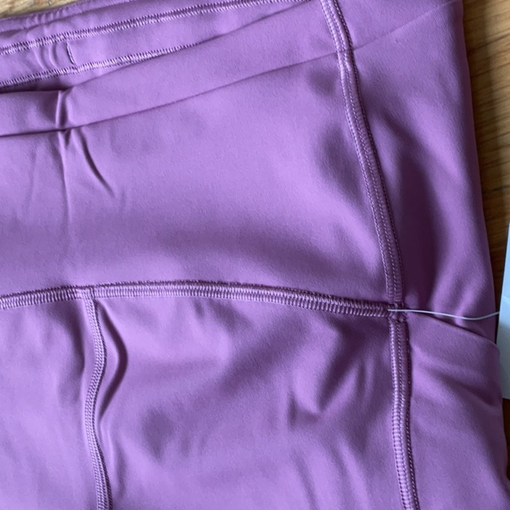 New NWT Lululemon leggings beautiful rose 🌹 color - Picture 4 of 7